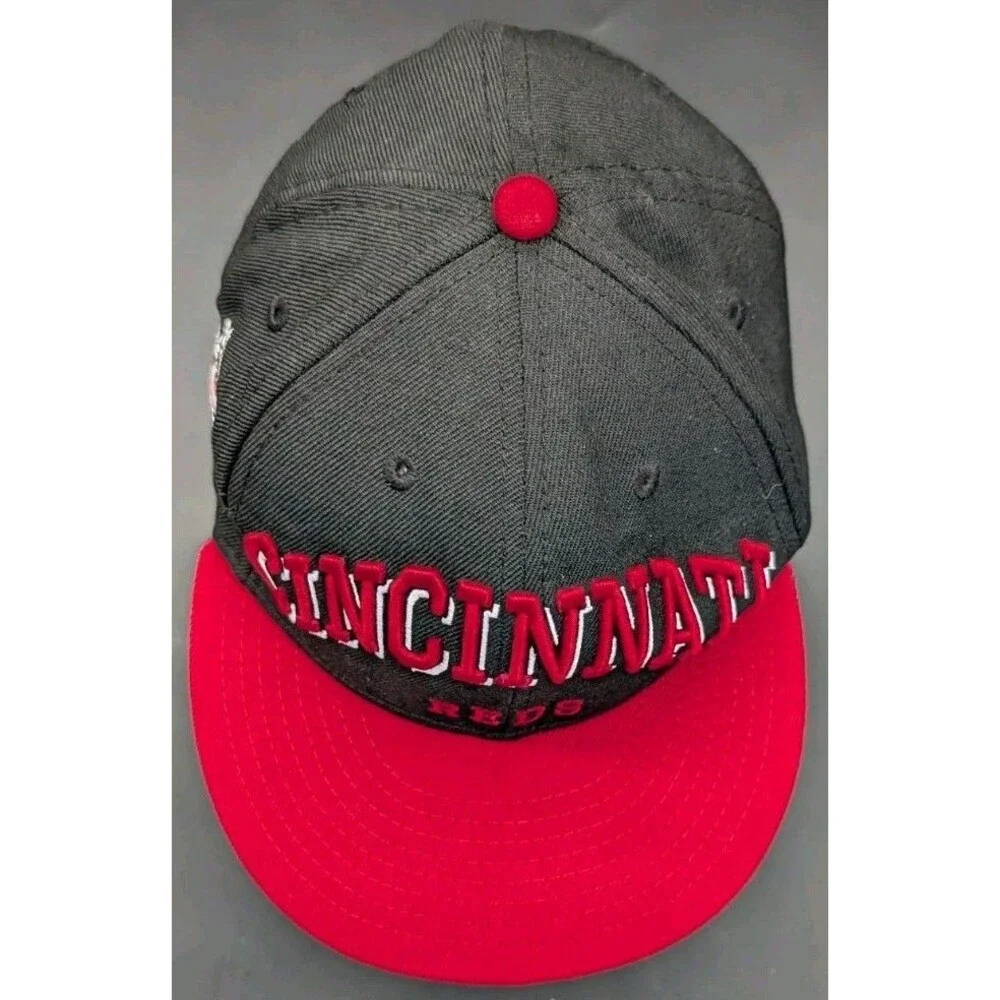 New Era 9Fifty Adjustsble Hat Cincinnati Reds Logo Spell Out MLB One Size